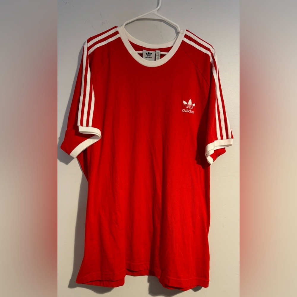 Men’s 2x red Adidas t shirt EUC